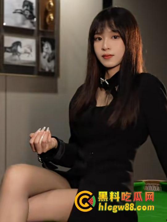 有钱人的快乐我们想象不到，陪玩8连发包厢猫抓人，1W充卡一杆球没打，全程不打球只玩女的！-2