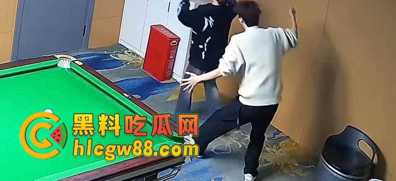 有钱人的快乐我们想象不到，陪玩8连发包厢猫抓人，1W充卡一杆球没打，全程不打球只玩女的！-17