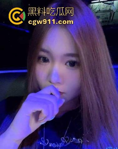 网恋半年的和平精英网友终于奔现啦!二话没说见面就是插,这妹子做爱期间也不浪费时间开一把!-2