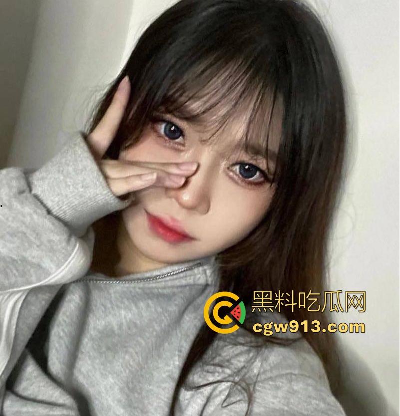 武汉生物工程学院【秦海莹】反差学生妹同居后淫荡视频暴露，每天把男友舔醒，沉迷性爱的母狗！