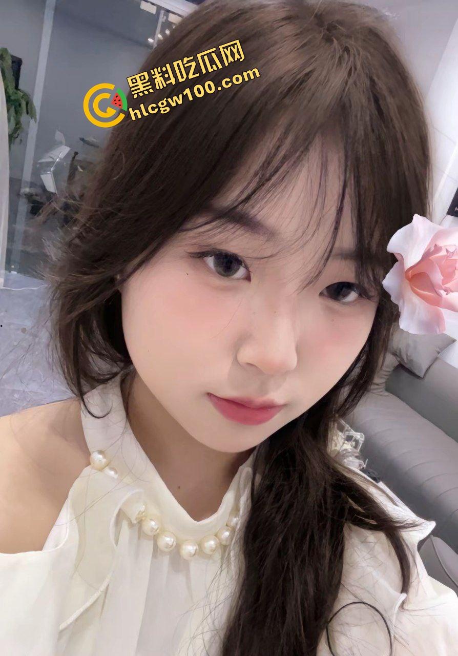 上海电影艺术清纯嫩妹反差婊【赵雪】诱惑身材玩全裸自拍,酒店被操猛怼骚逼翘臀!独家曝光流出!-2