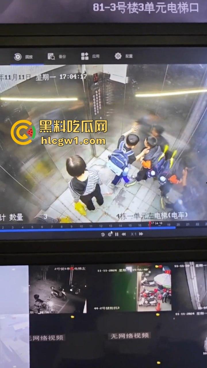 广西梧州平浪小区两个小屁孩半年电梯里撒尿,有娘生没娘教,家里是养牲口吗?-6