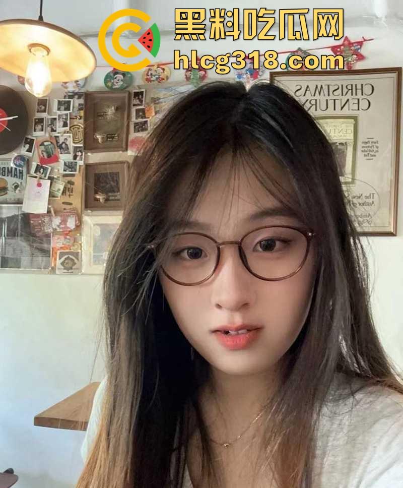 湘潭大学反差学姐【潘玲玲】情侣私拍曝光,超美眼镜妹化身深喉女王,巨乳肥臀花式调教诱惑感拉满!-3