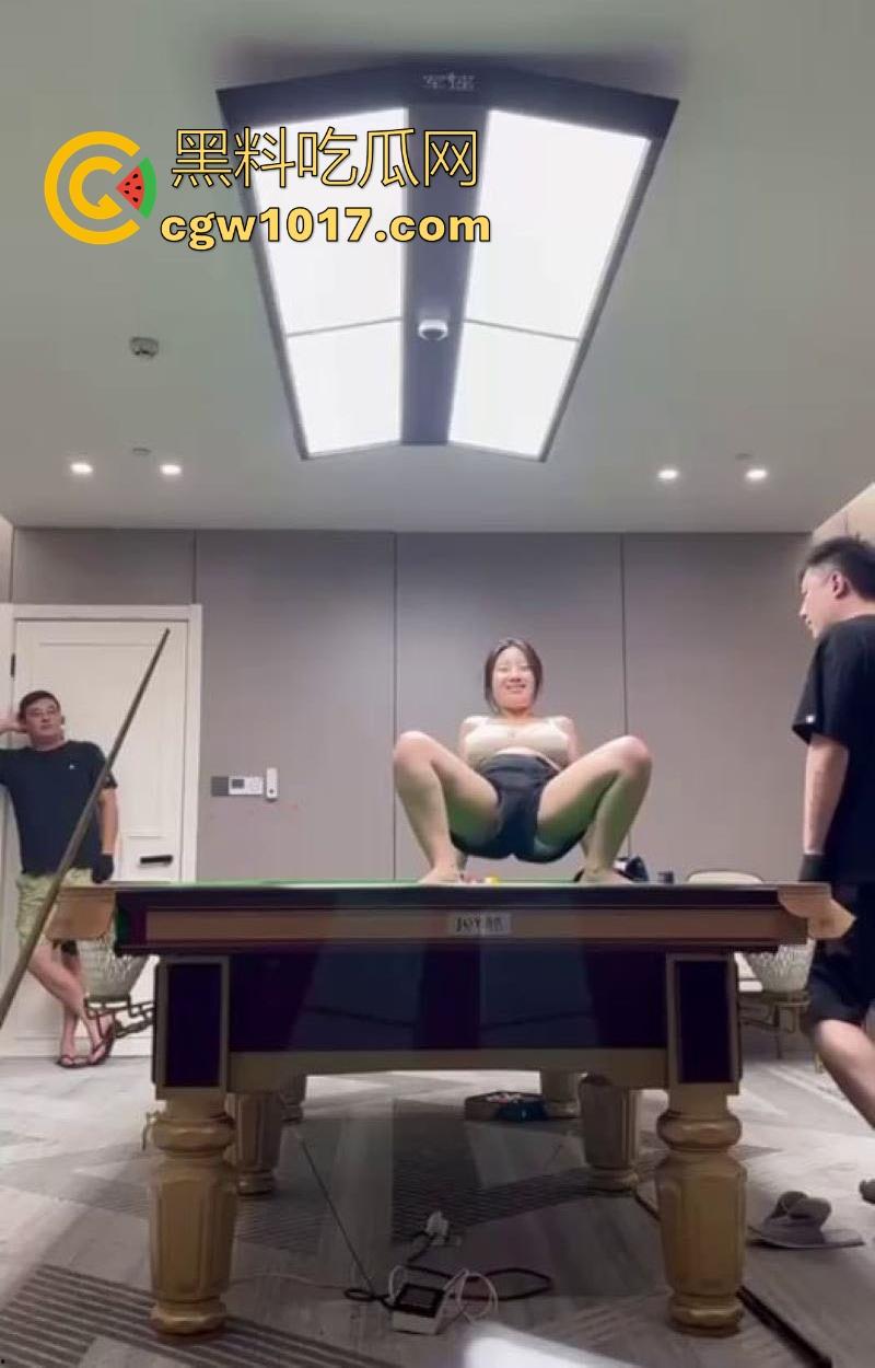 江苏东台名爵台球厅神级活动!与一杆清台送巨乳母狗陪睡,台球宝贝口交爆操,表面是正规台球厅实际就是大型卖淫场所!-5