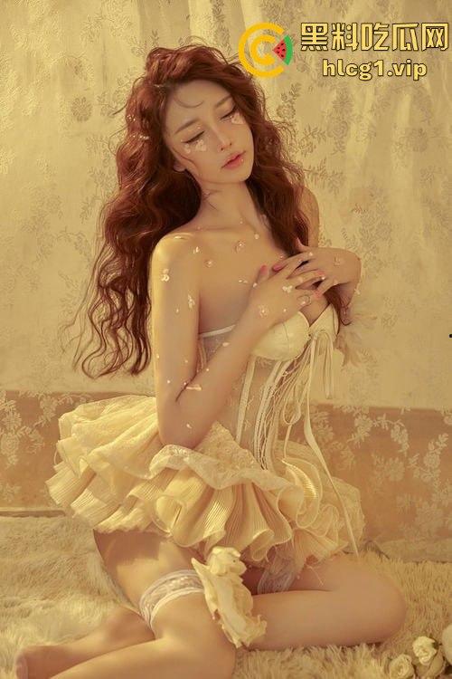 中国超模『裴希西』与富二代男友异国裸聊视频曝光!全球超模大赛上海冠军私密调情画面流出!-3