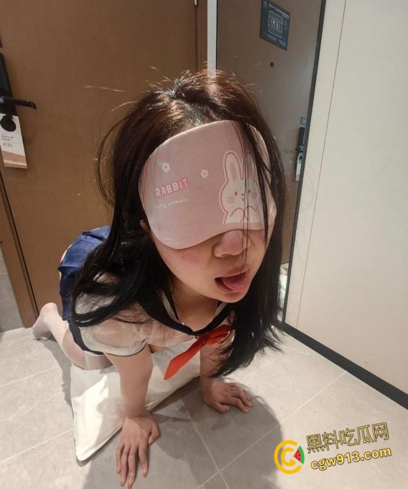 微胖才是极品,酒吧约炮爱穿情趣内衣的小坦克,蒙眼调教跪地口交,无套后入肉感翘臀 !-5