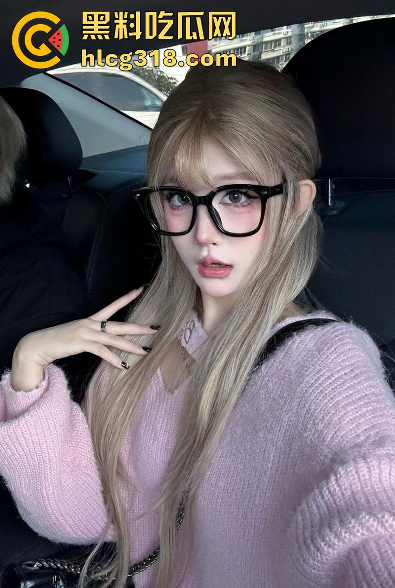 顶级尤物福利姬【小屁大王】屁小六,罕见做爱视频流出,各种逼脸同框视角,绝对的人间尤物啊!-2