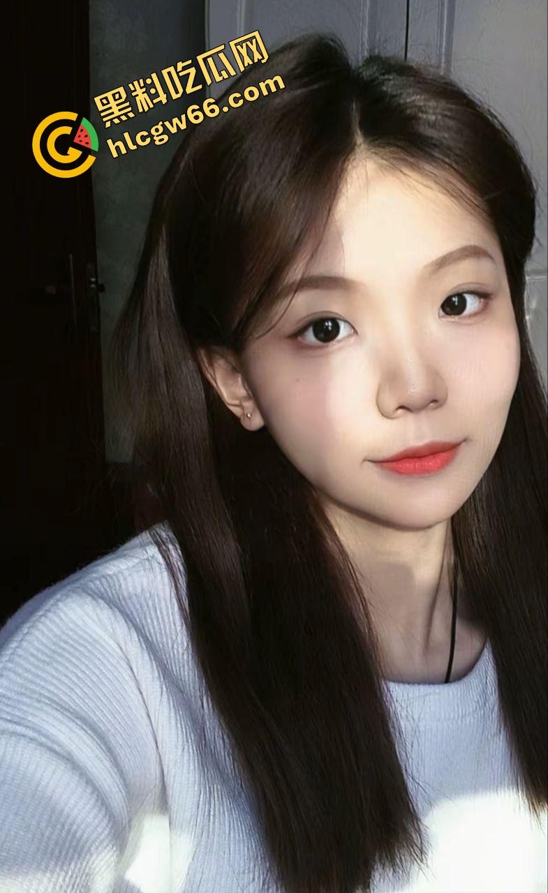 新疆师大舞蹈生『张菀馨』22岁小婊子天天发骚自慰求操 聊天记录爆料逼丑还想玩三通 !-8