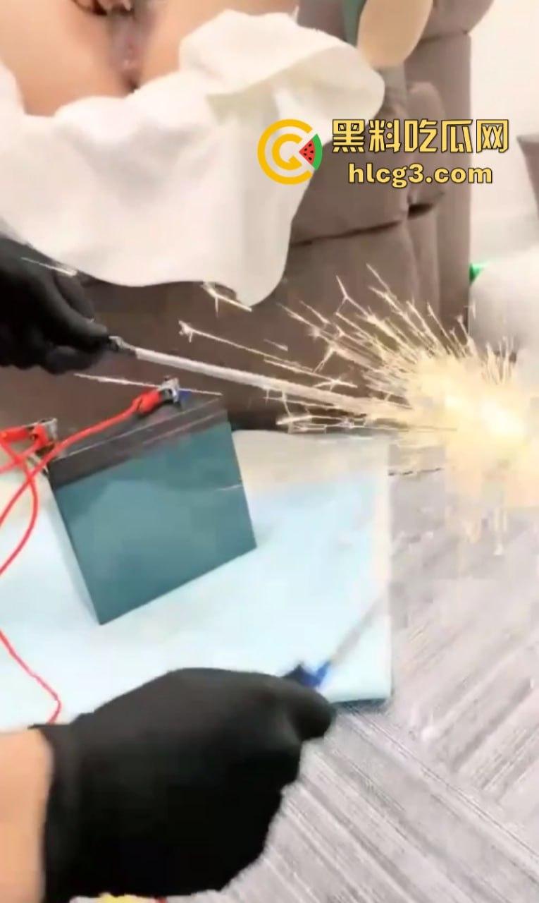 现代版十大酷刑之电击鲍鱼 电击调教黑丝高跟少妇 抽搐淫叫根本停不下来!-6