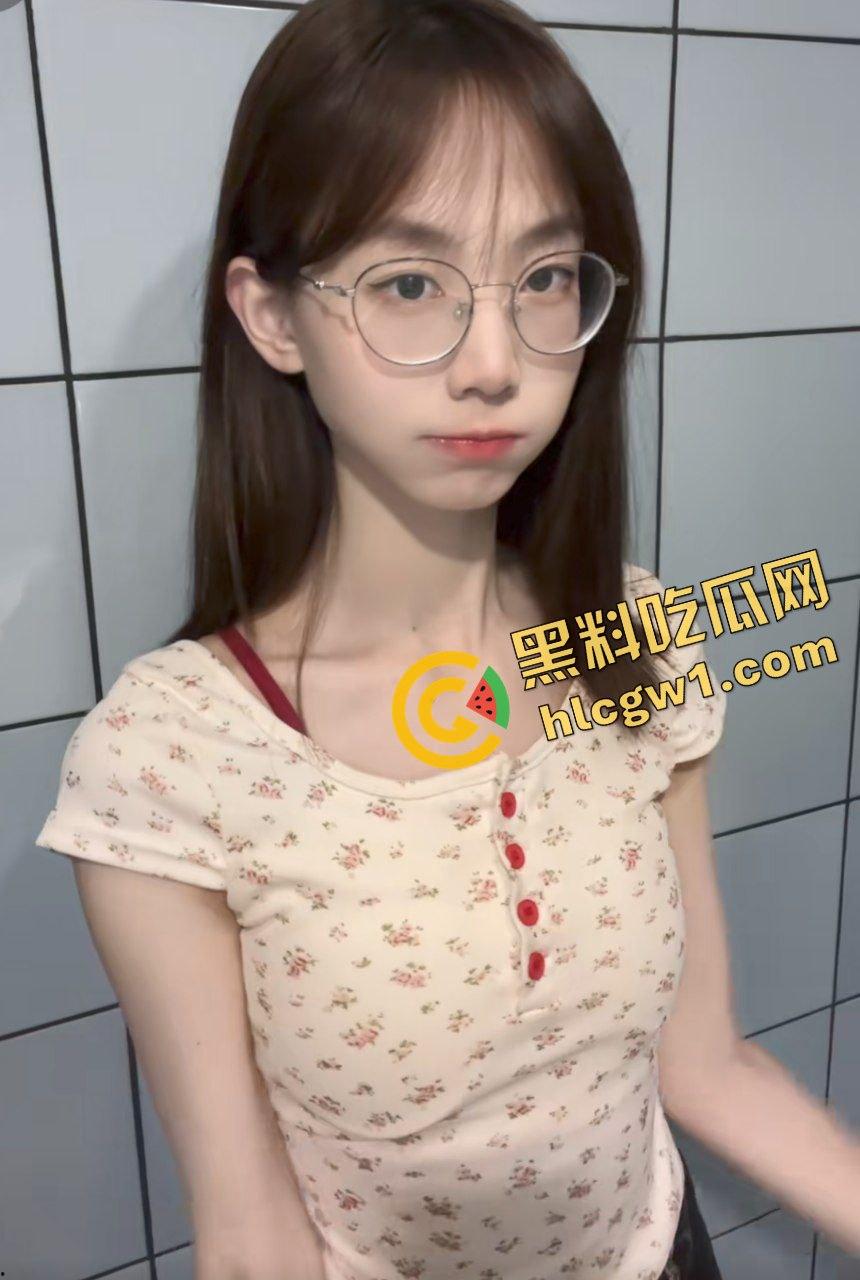 抖音青春少女无敌清纯网红『安陌瑜』早期与多金单男 家中激情输出小穴 独家曝光流出!-3