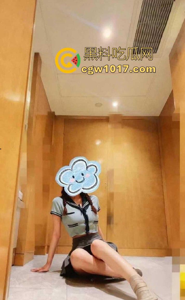 酒店幽会性感巨乳姐姐，房间里一跃化成JK女神，由被动变成主动也是一瞬间，无套内射花式做爱，爽翻了！