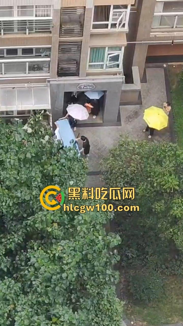 变态的妈 无能的爸 破碎的孩子 全家一起挂！上海闵行一家三口被逼跳楼 只因孩子没考100分？-7