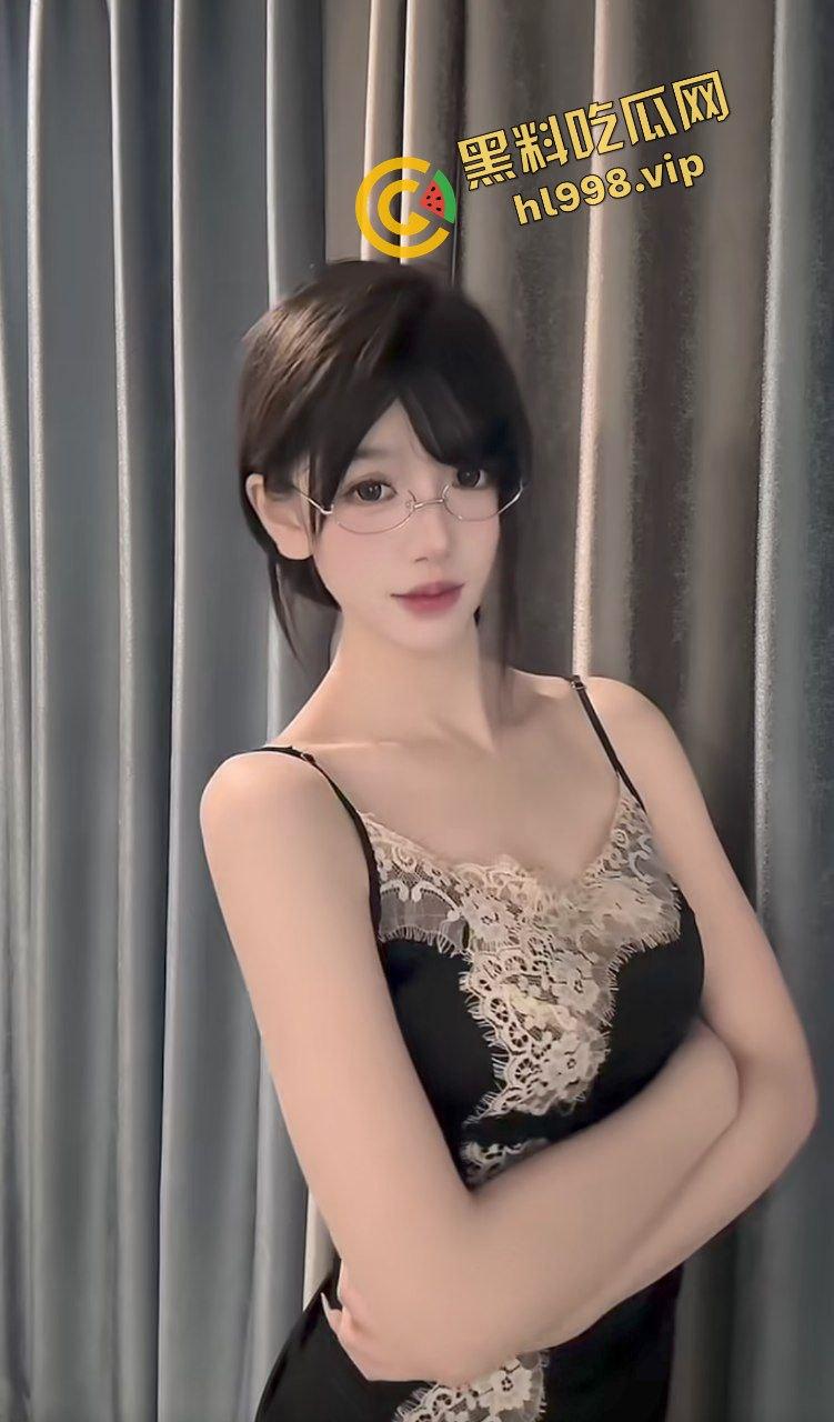 抖音62万粉骚贱御姐『朱思琪』完美炮架 金主约操对镜后入 销魂表情淫荡至极!独家曝光流出!-3