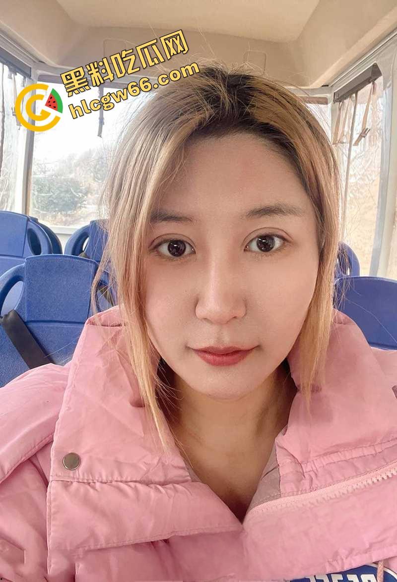 郑州美女DJ【吴曼嘉 】开房全程被操爆无套内射,小穴无毛浓精横流,渣男边操边骂她是浪狗!-1