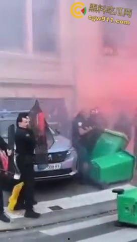巴黎街头全武行，新总理上任遭数千名抗议者涌上街头，与警察发生冲突，警察满城催泪弹制止暴乱！