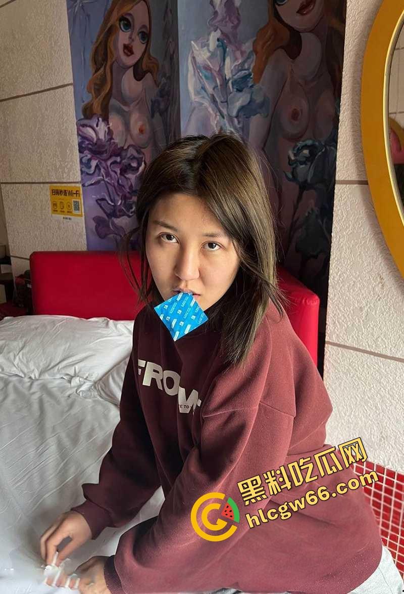 郑州美女DJ【吴曼嘉 】开房全程被操爆无套内射,小穴无毛浓精横流,渣男边操边骂她是浪狗!-5