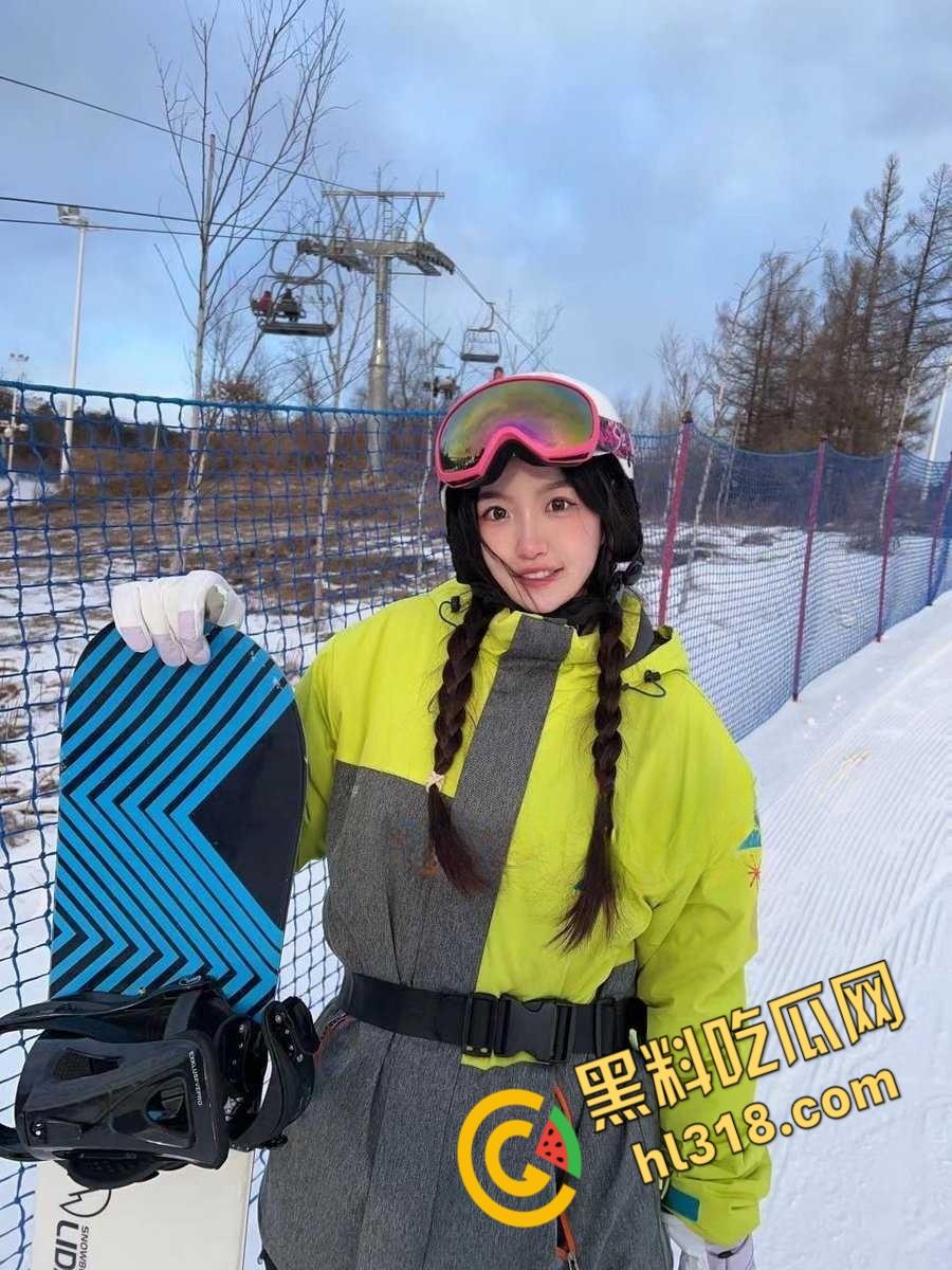 湖北师范大学【曾晓婷】,模样清纯得像个邻家妹妹,但骨子里骚得要命,被22厘米巨物捣得乱颤 !-3