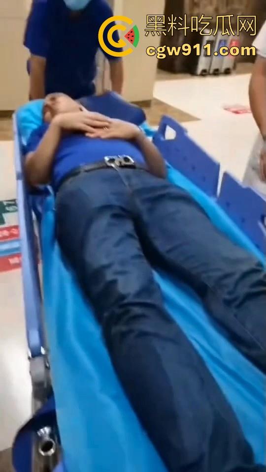 九江2:1击败新余挺进四强！新余球迷输球不甘心怒扔瓶子砸九江球迷，现场差点爆发激烈冲突！-2