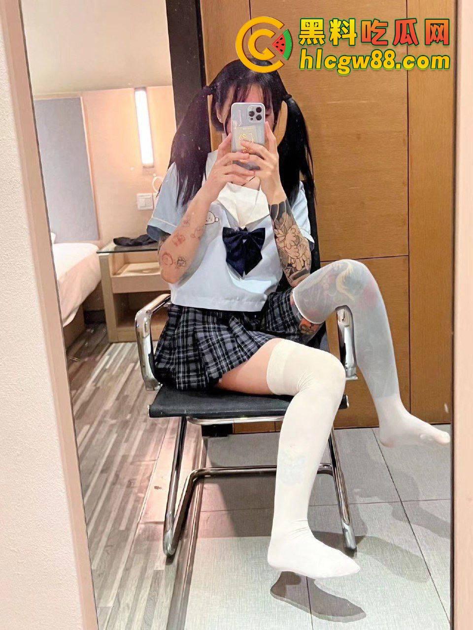 江西南昌双马尾纹身骚妹『赵玉霞』高中社会小萝莉，花臂花腿抓着马尾后入狂蹬，满背锦鲤纹身！-2