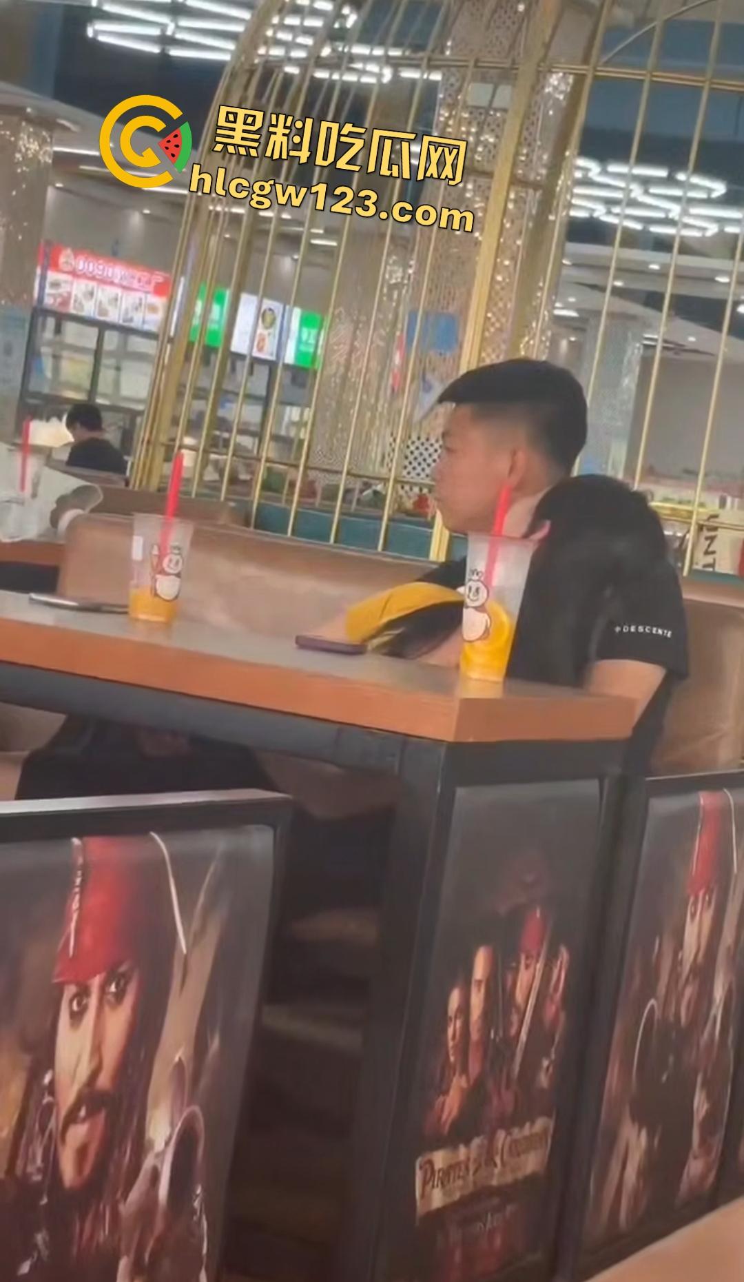 青岛技师学院食堂惊爆狗男女口交,蜜雪冰城边喝边舔,精子果茶就此诞生!-2