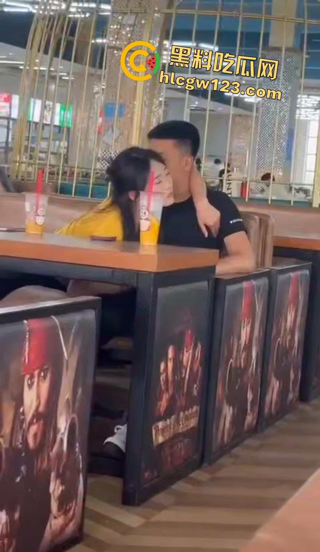 青岛技师学院食堂惊爆狗男女口交,蜜雪冰城边喝边舔,精子果茶就此诞生!-6