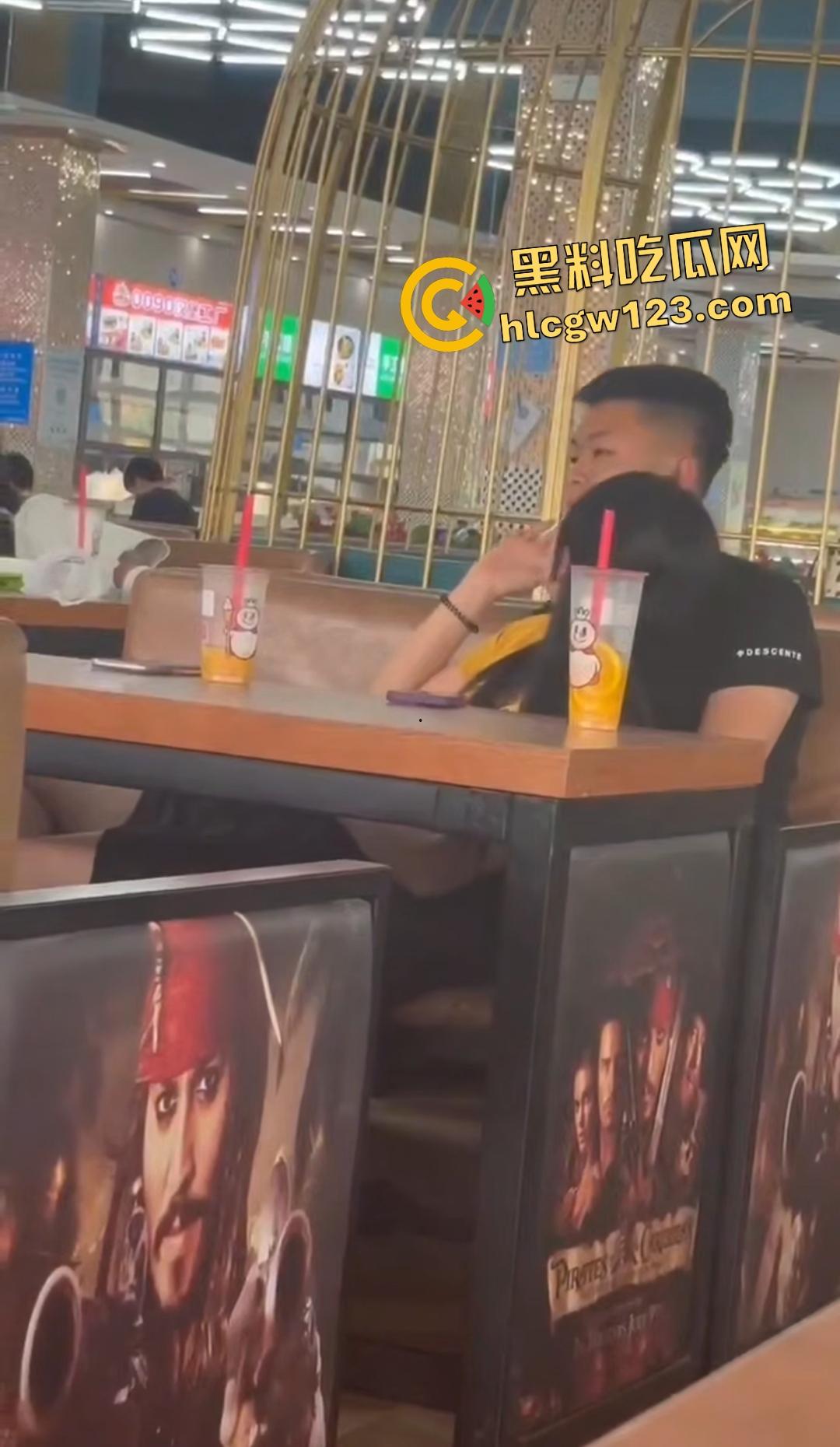 青岛技师学院食堂惊爆狗男女口交,蜜雪冰城边喝边舔,精子果茶就此诞生!-7