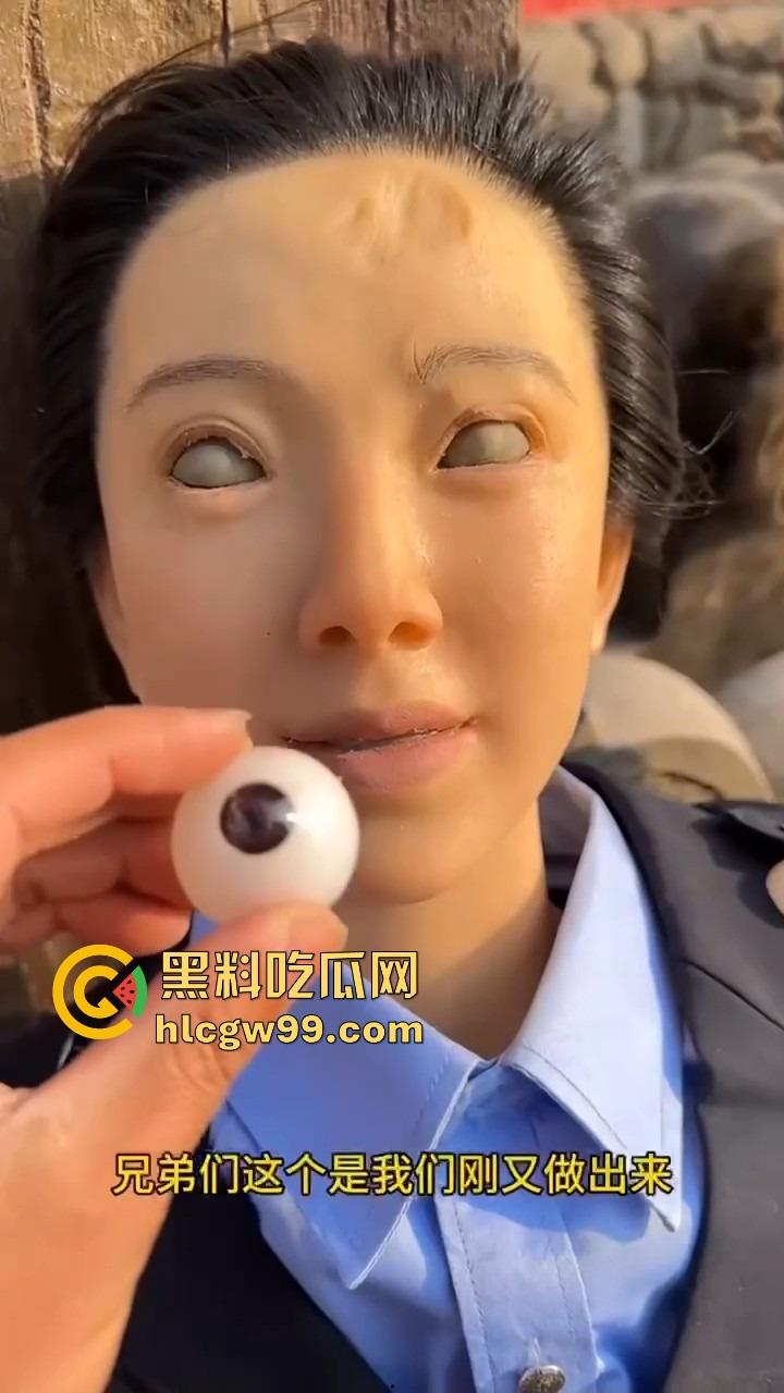 高手在民间!牛人自制毛巾纸人娃娃,硅胶保安娃娃眼珠子都吓掉了,兄弟你能不能整点阳间的玩意儿?-6