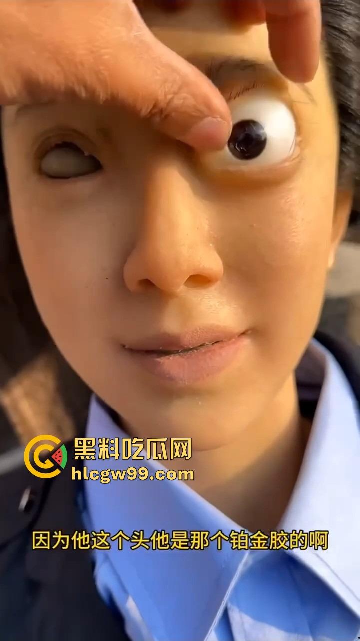 高手在民间!牛人自制毛巾纸人娃娃,硅胶保安娃娃眼珠子都吓掉了,兄弟你能不能整点阳间的玩意儿?-8