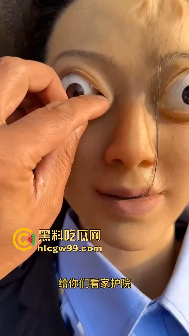 高手在民间!牛人自制毛巾纸人娃娃,硅胶保安娃娃眼珠子都吓掉了,兄弟你能不能整点阳间的玩意儿?-9