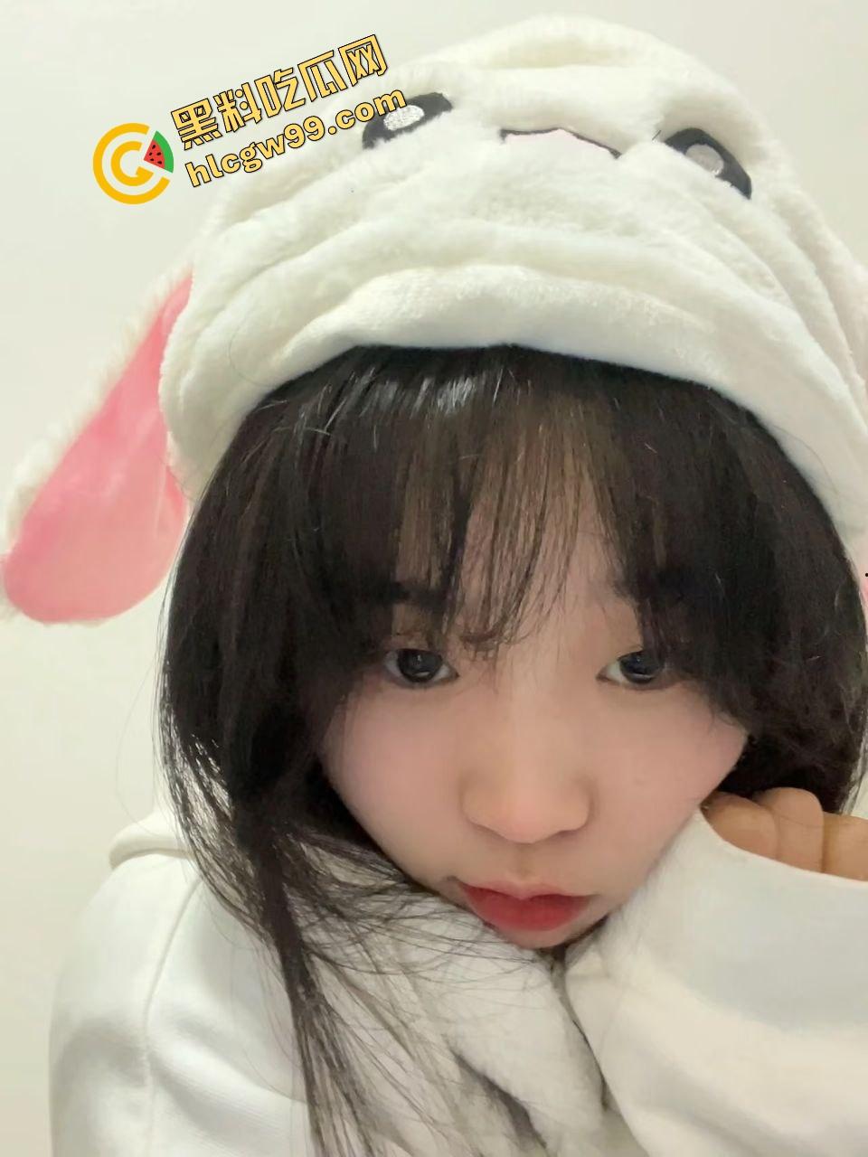 南宁第四职业反差职高妹【刘静】与精神小伙酒店刺激做爱,排队等操加油助力!独家曝光流出!-4