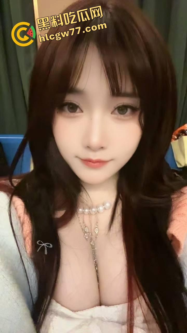 石家庄精神小妹【李亿亿】穿JK制服上门舔棒,含着鸡巴的样子贱得想让人一巴掌操她脸上!-4