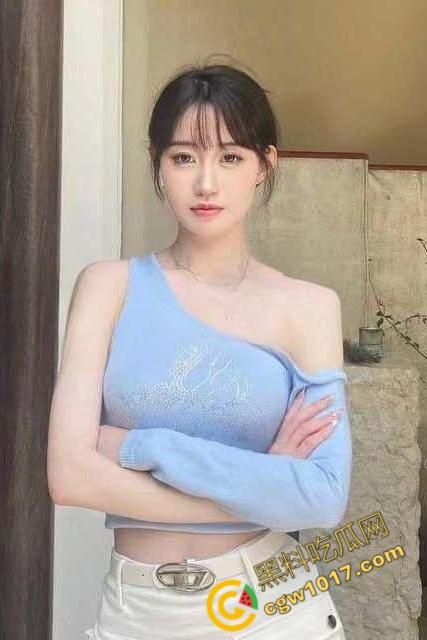 成都美视国际学校小仙女【何君雨】:C杯校花约炮金主,舌尖功夫盘旋大鸡巴,颜射满面,撕碎清纯面具!-2