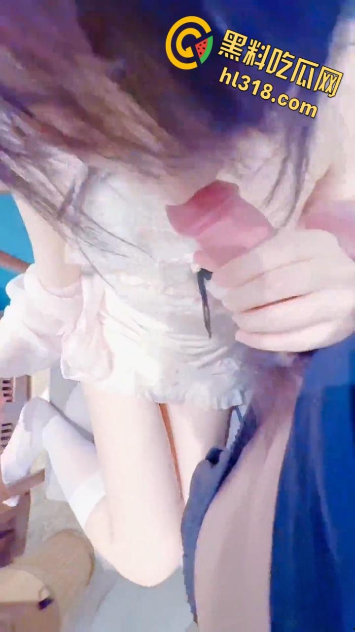 喝茶是假,跟妹妹男欢女爱才是真,茶桌掀开妹妹肚兜,粉嫩白虎美乳性感诱人,按在桌子上疯狂输出 !-4