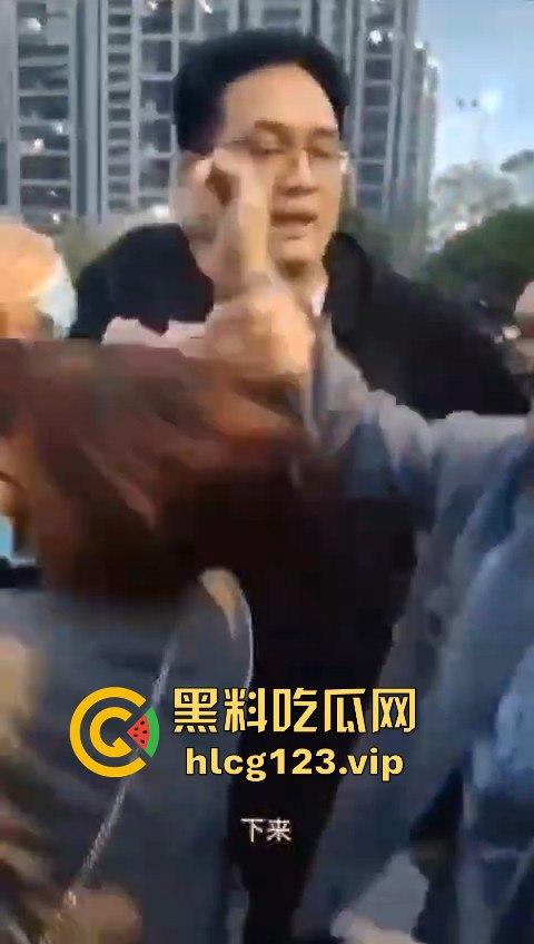 小仙女还敢躺车前?男子一脚油门5000转,送你回天上,这碾压得跟异形一样!-4