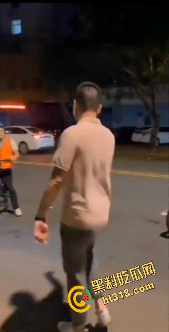 君子动口不动手,达州代驾口水战,用矿泉水喷对面一脸,伤害不高侮辱性极强,代驾小哥技高一筹啊!-1