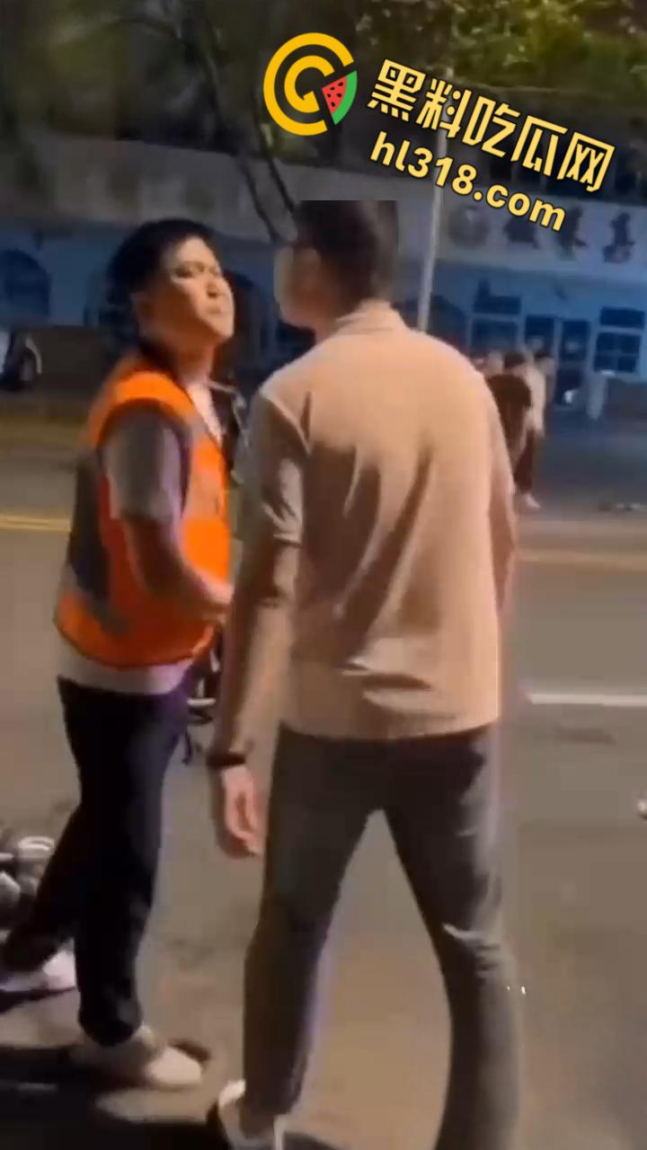 君子动口不动手,达州代驾口水战,用矿泉水喷对面一脸,伤害不高侮辱性极强,代驾小哥技高一筹啊!-3