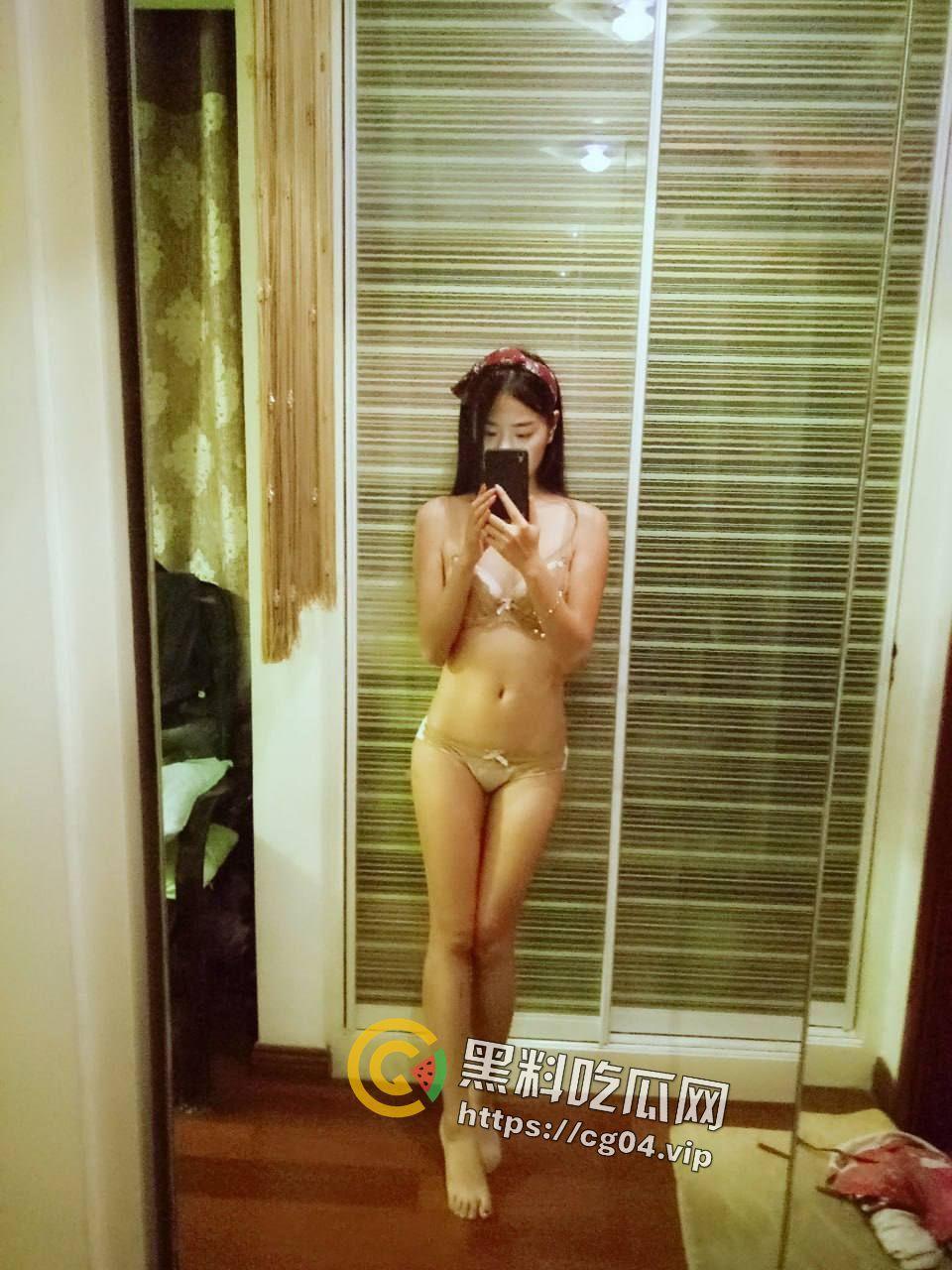 全网呼叫陕UGN652奔驰车主恭喜你当接盘侠啦!你的老婆曾经坐台被包养 卖肉上位哦-3