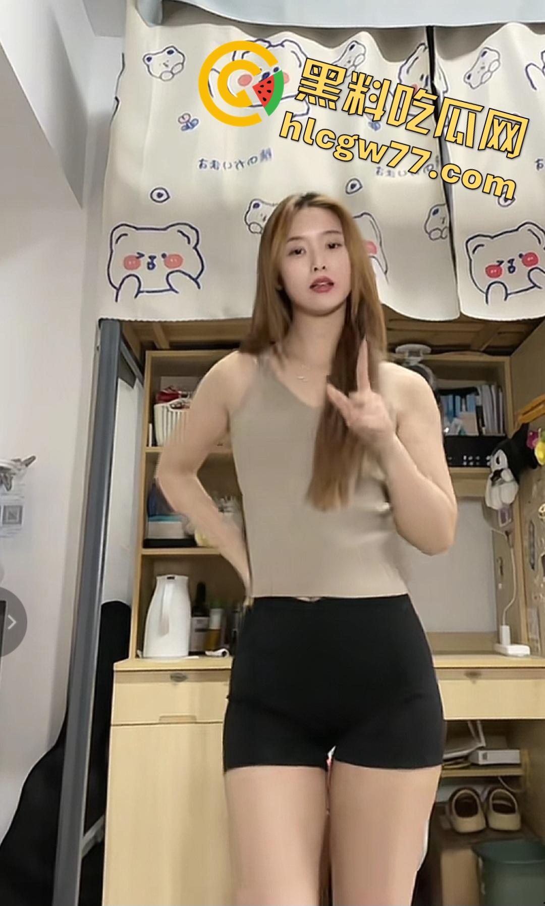 抖音【莉莉爱跳舞吖】被老板儿子当母狗!黑丝库里肉丝+狗链调教,初到社会的一节性课!-2