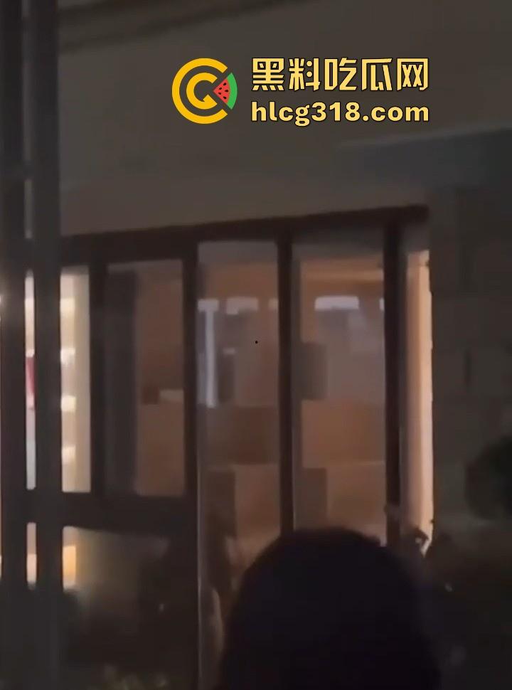 福建平潭职高情侣图书馆角落激情做爱,里面激情诱惑,外面群众吃瓜,直接社死当场!-4