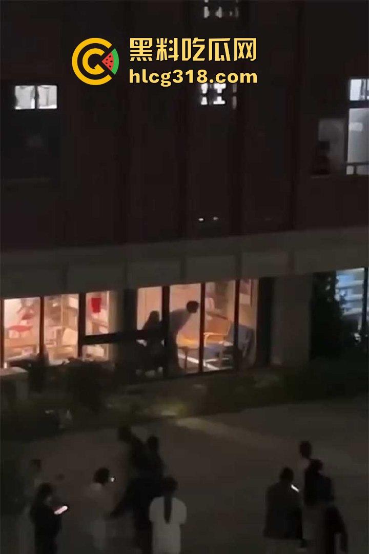 福建平潭职高情侣图书馆角落激情做爱,里面激情诱惑,外面群众吃瓜,直接社死当场!-8