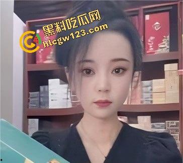 这就是凌晨的抖音？『Alina』在线开撩，透视情趣装肉丝大长腿，骚得像是在直播掏魂！-3