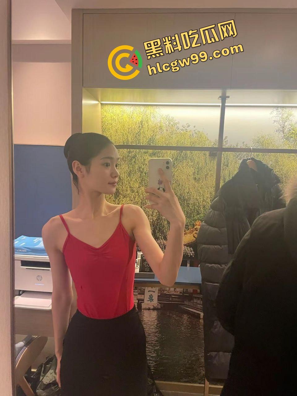 山东青年政治学院舞蹈生【张良贝】上岸后发泄欲望约大哥母狗般舔鸡，肛塞后入猛怼！独家曝光流出！-4