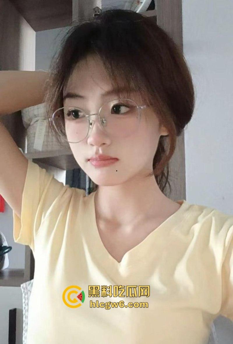 贱逼母狗仅操一次就卷钱跑路 云南财经职业学院【王馨悦】卖逼骗钱被富二代实名曝光 全校震惊!-6