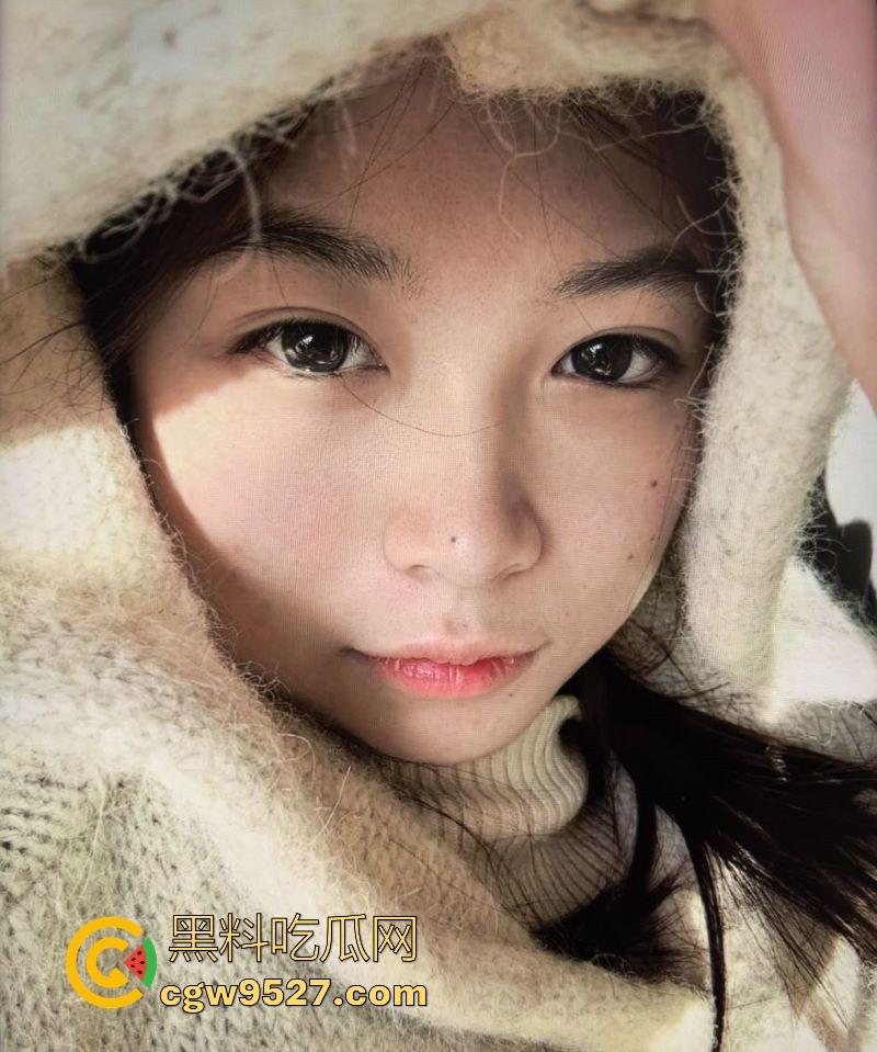 武汉理工大学【胡悦】蕾丝半透，勾勒出火辣身材，纤腰翘臀，胸前饱满，被猛男大屌激烈抽插，极其淫荡！-1