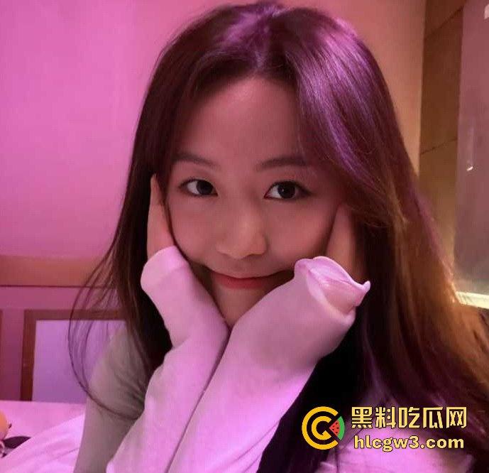 广州音乐学院女神【金依然】被富二代玩烂,内射视频全网疯传,穿开档丝袜任由抽插,直接成了移动肉便器!-5