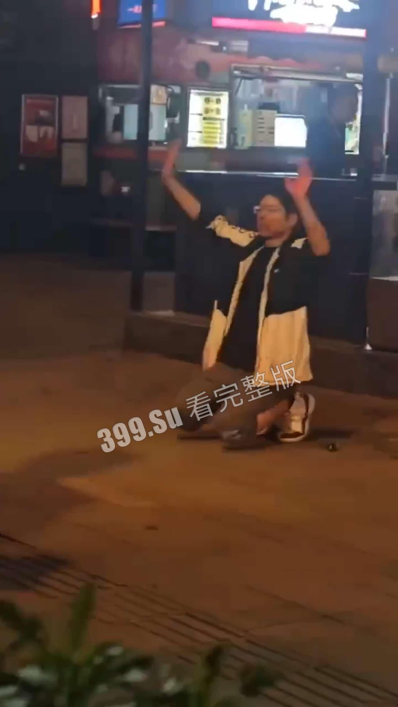 5月11日 重庆 九街 发生砍人事件，砍人者在砍人后没有离开现场，选择投降，随后被赶来的警察制服，目前原因不明 #刀仔-4