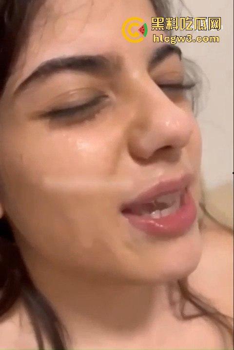 500斤胖子与苗条女友的性爱大片曝光,妹子全程自干还主动颜射自己,这胖子凭什么睡到这么极品的?-9