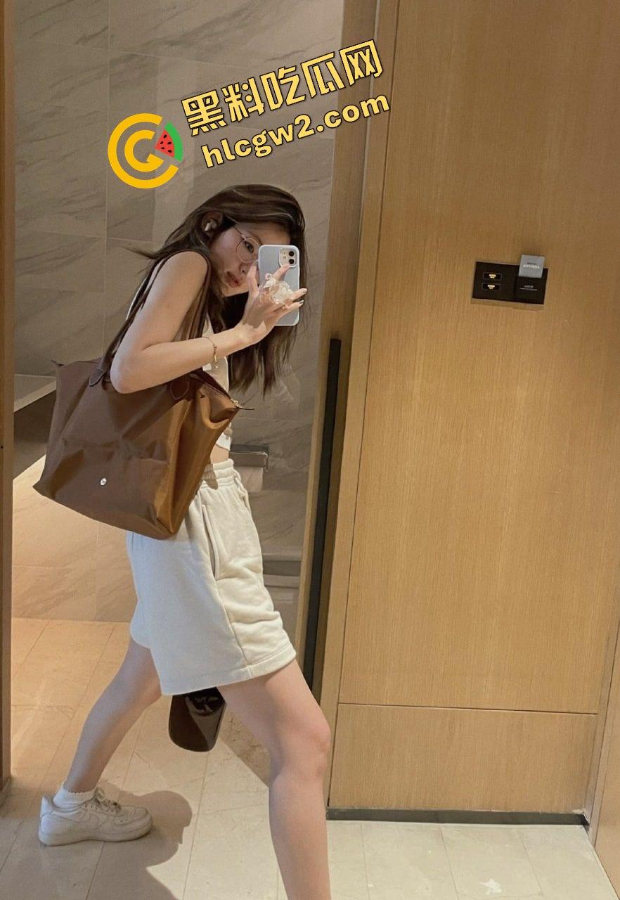 晋城职业技术学院反差骚贱母狗『戴诗诗』毕业后遇多金大叔 抛弃男友堵嘴调教!独家流出!-4