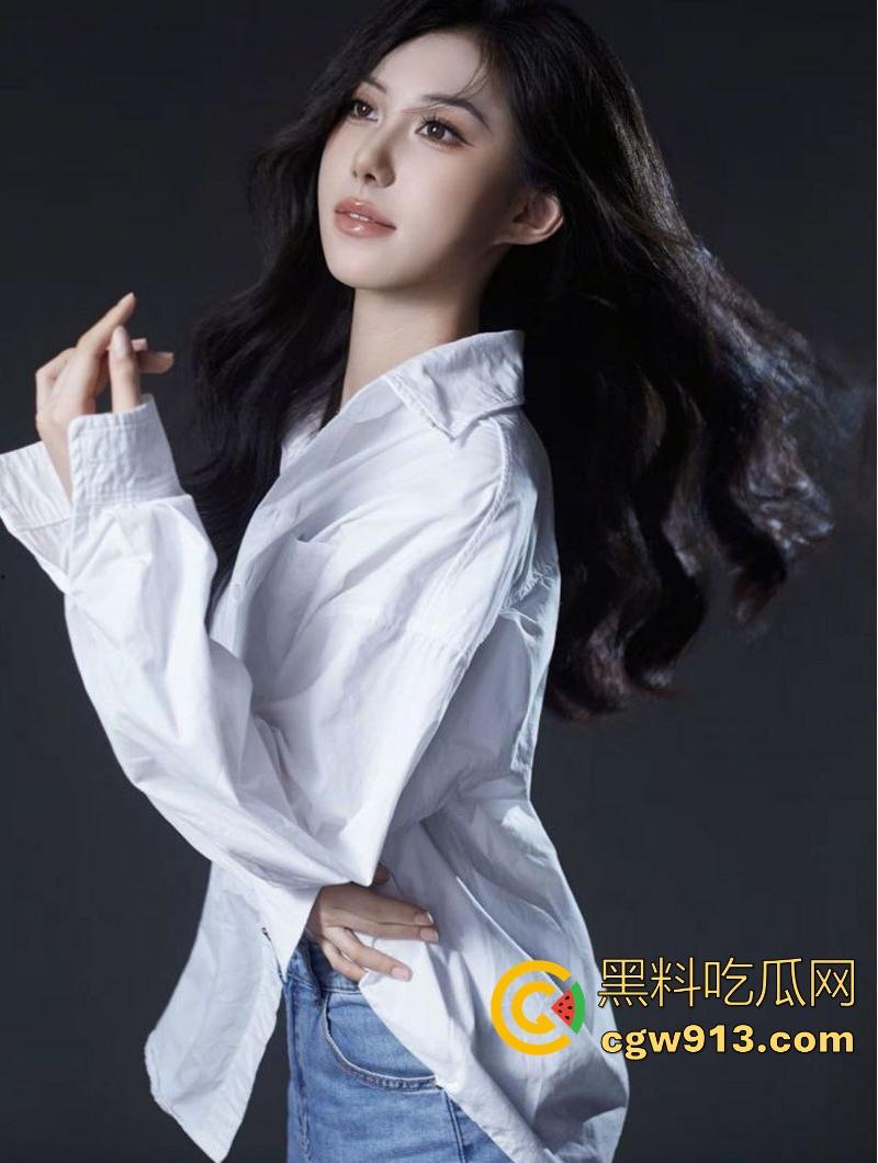 湖南大学【赵雅梓】纤细腰肢,妖娆身材在床上扭动,眼神迷离勾魂,翘臀高撅迎合后入猛插!-1