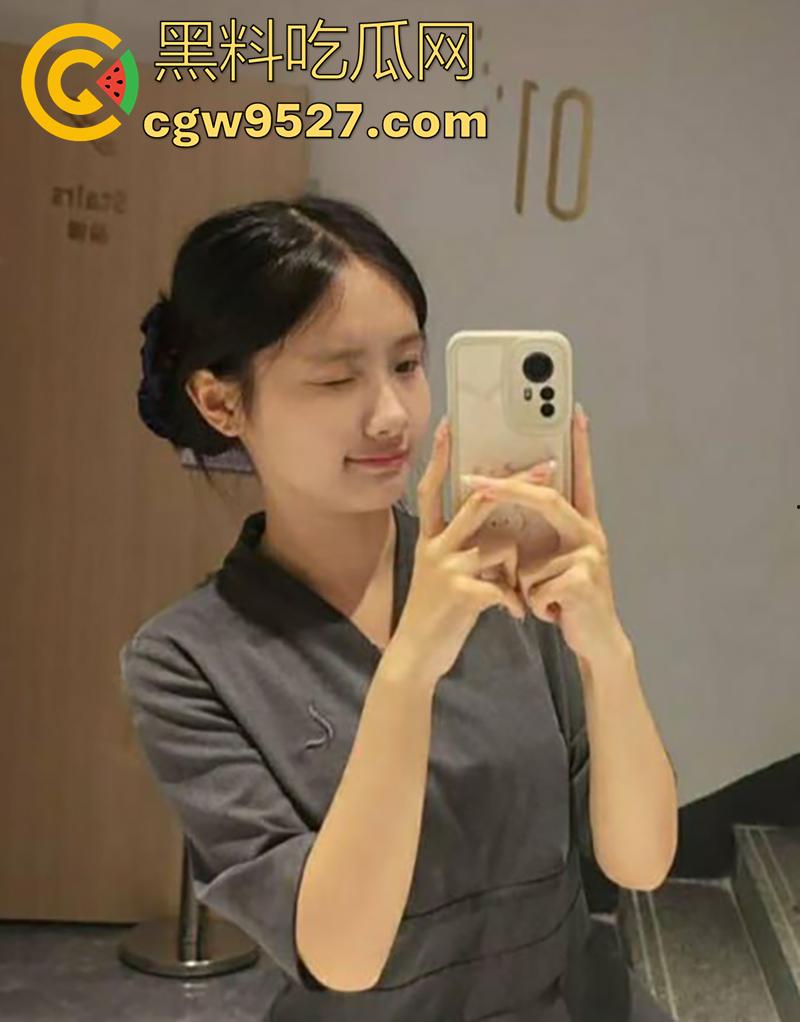 艾滋女【钟佩琪】接客被曝光!韶关碧桂园丽枫酒店前台,被老哥无套内射,最终被确认患艾滋,天塌了啊!-3